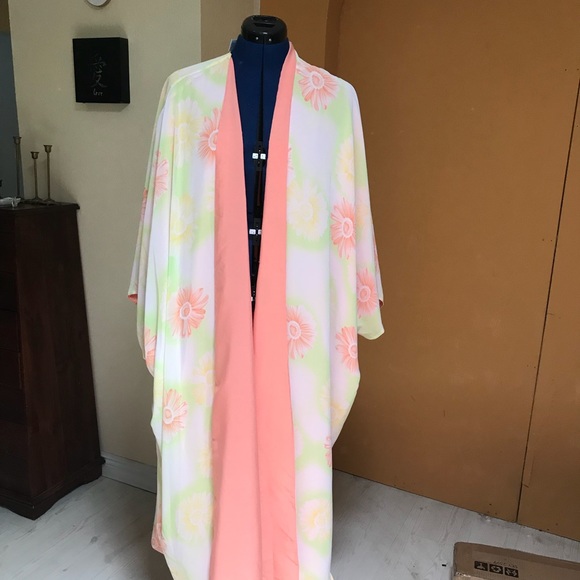 Reversible Kimono style shawl - Picture 3 of 3